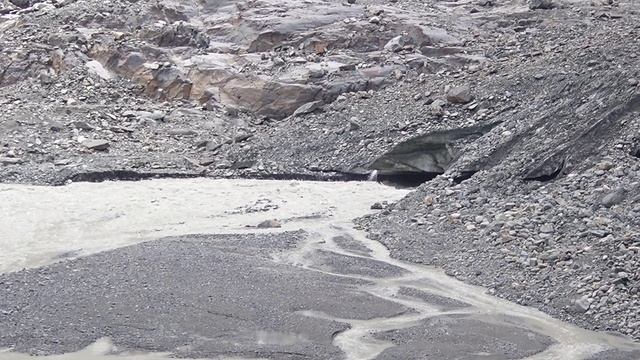 Тропа на Актру (У подножия ледника)