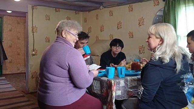 К Друзьям на ДАЧУ, есть ПОВОД. смотреть онлайн