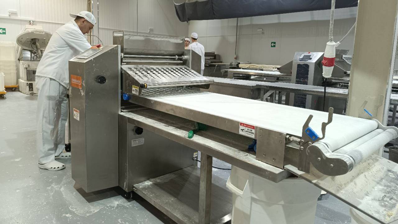 Автоматическая тестораскаточная машина FR-T800 Freeway смотреть онлайн