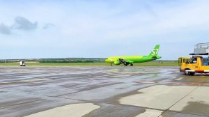 РУЛЕНИЕ и ВЗЛЁТ пассажирского САМОЛЁТА, Боинга S7 Airlines