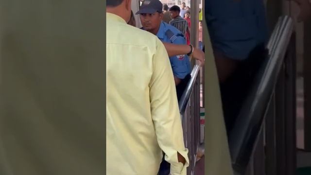 Сигареты в храме Кришны не вернуть #путешествия #индия #travel #вриндаван #кришна смотреть онлайн