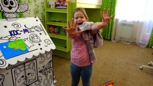 Лера весь день копирует маму