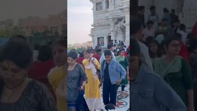 Вход в кришнаитский храм во Вриндаване #путешествия #индия #вриндаван #travel #индия смотреть онлайн