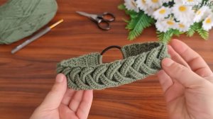 Великолепная резинка для волос, связанная крючком.