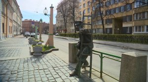 Памятники представителям разных профессий в Петербурге