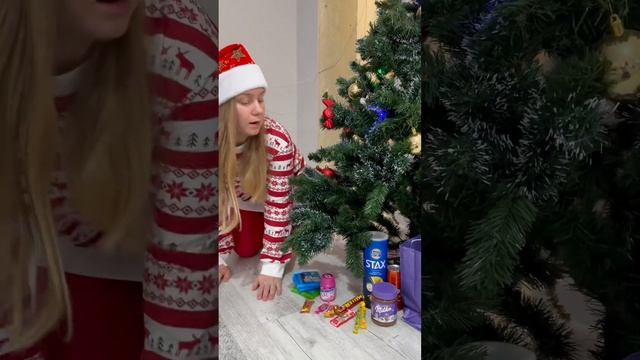 Mom also wants New Year's gifts #shorts #newyear #family #funny #lerochka смотреть онлайн