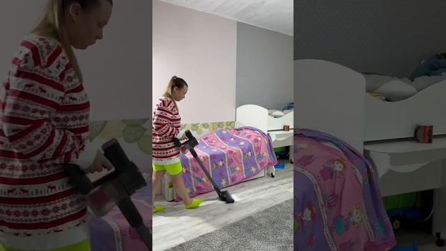 Cleaning is useless #shorts #humor #family #funny #lerochka смотреть онлайн