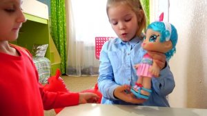 Лера и история про куклы