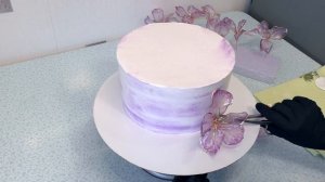 Торт с цветами из рисовой бумаги.