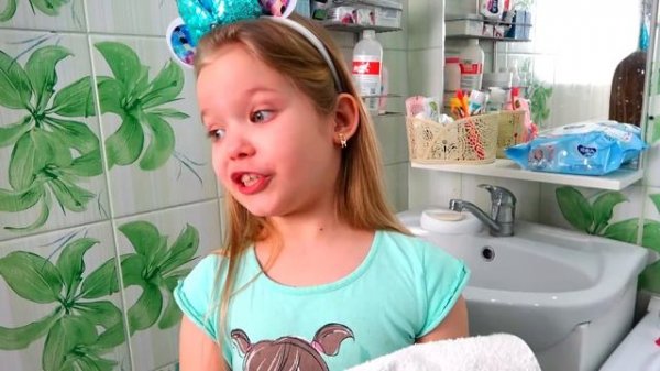 Lera and Lyova eat and play with a funny cat