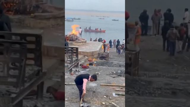 Погребальные костры на набережной Варанаси #шива #варанаси #индия #колесосансары #ганг смотреть онлайн