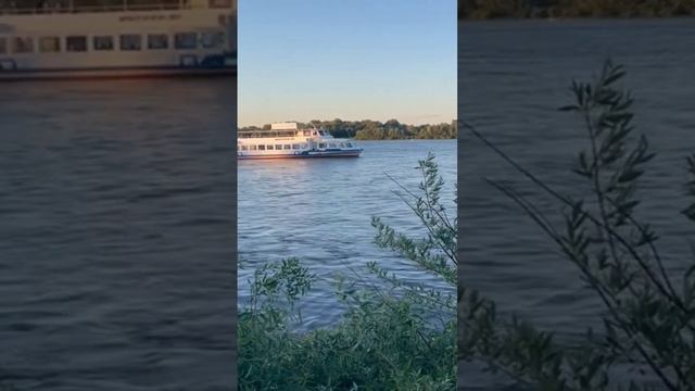 Корабль плывет по Оке в Муроме #путешествия #travel #теплоход #муром #корабли #ока смотреть онлайн