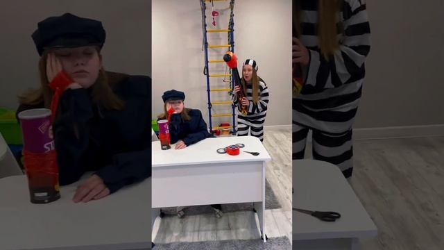 It was loud #shorts #theif #police #joke #humor #lerochka смотреть онлайн