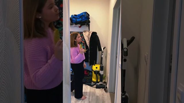 She helped with the pizza #shorts смотреть онлайн