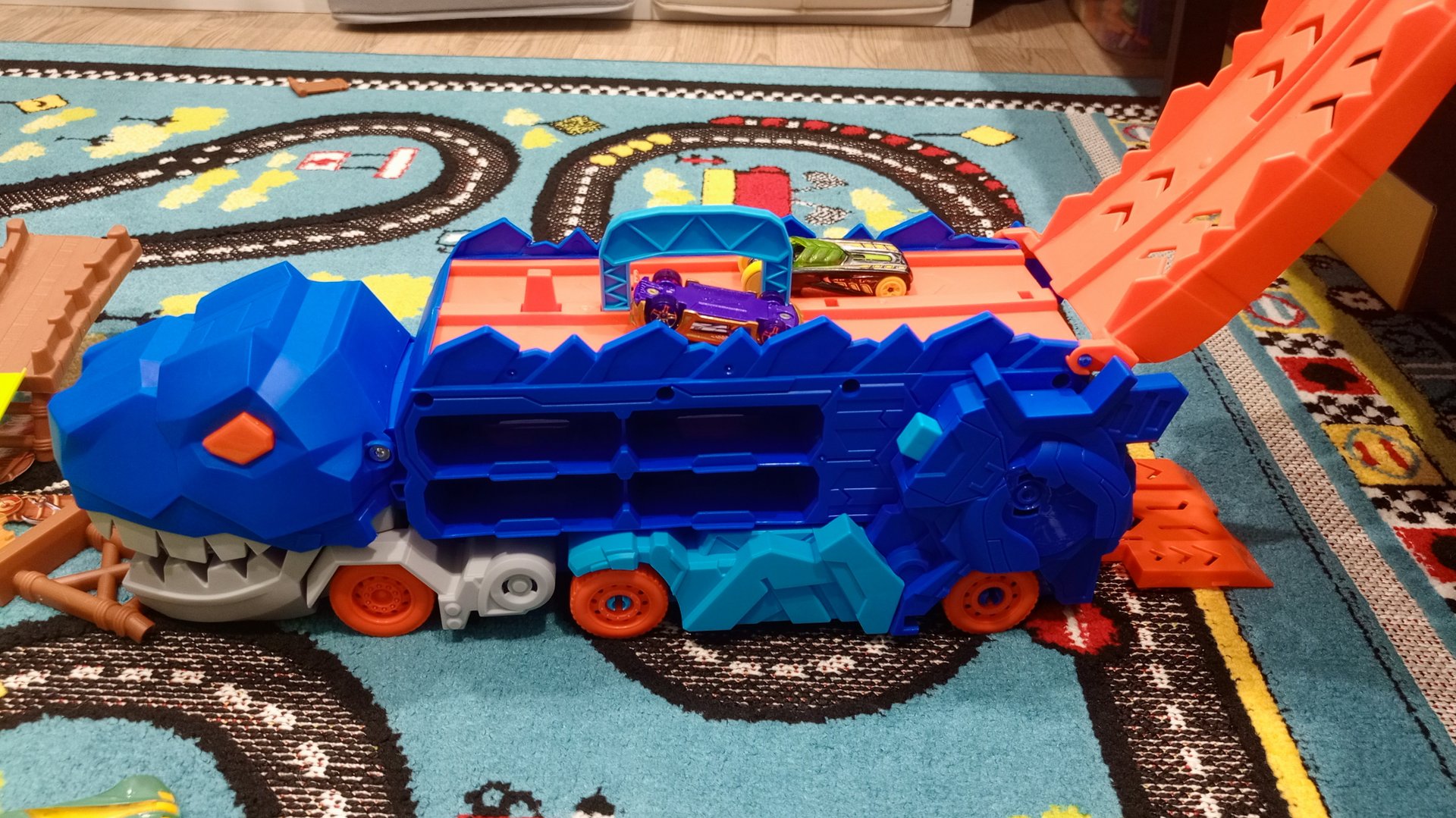 акула смотреть онлайн