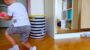 Лера помогает маме и следит за малышом