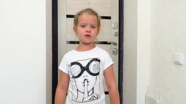 Lera and Mom play hide and seek смотреть онлайн