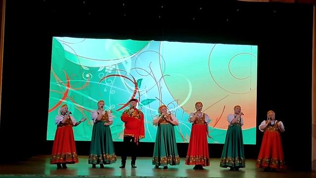 Слушаем и смотрим песню "Завалинка" смотреть онлайн