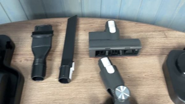 Обзор: Беспроводной вертикальный моющий пылесос REDMOND MultiClean RV-UR390