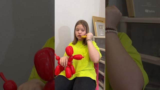 She spilled the juice, but Lera solved the problem #shorts #humor #tiktok #mom смотреть онлайн