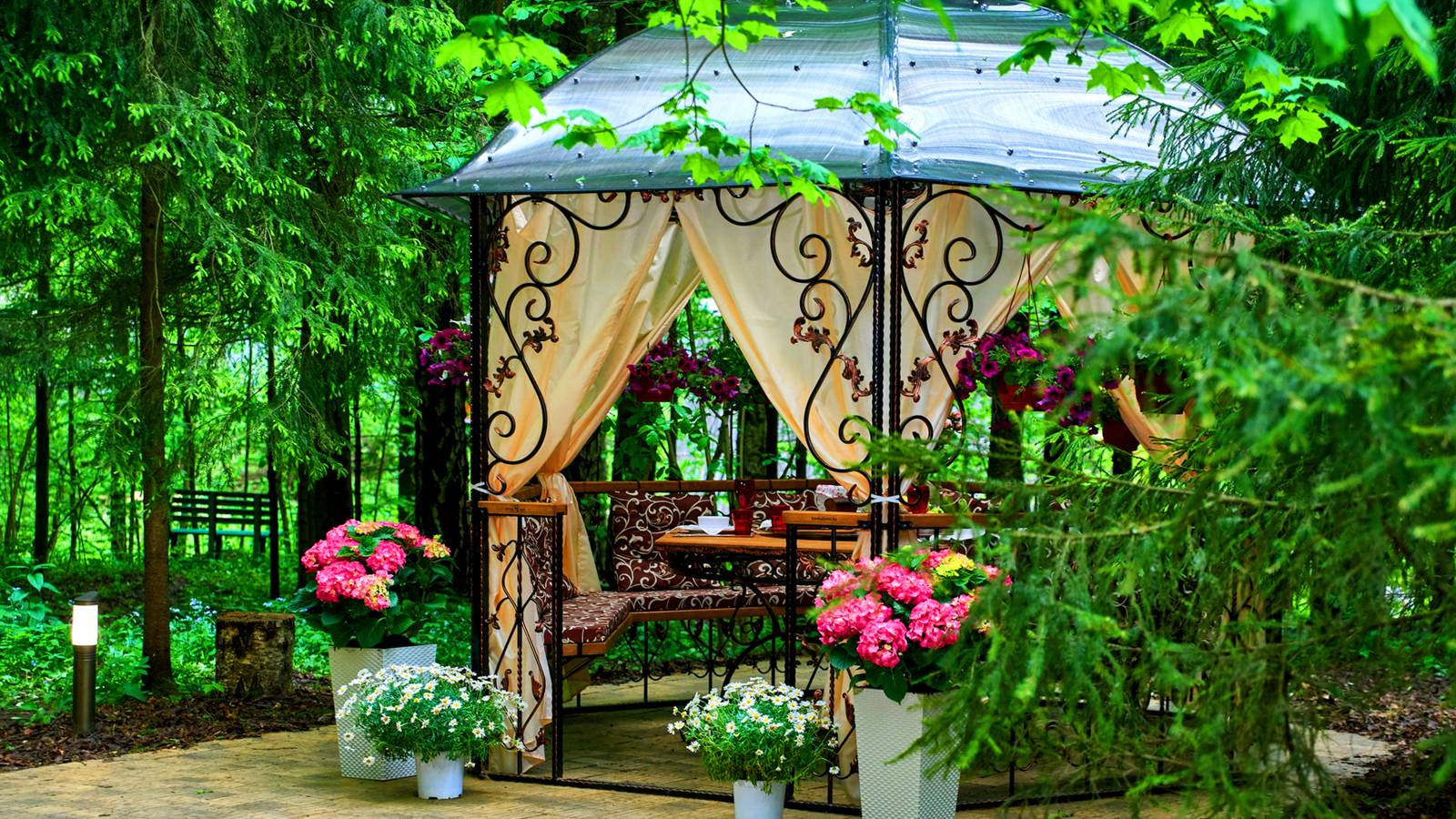 Беседки в дизайне сада. Элитные, простые и необычные. Интересные идеи. смотреть онлайн