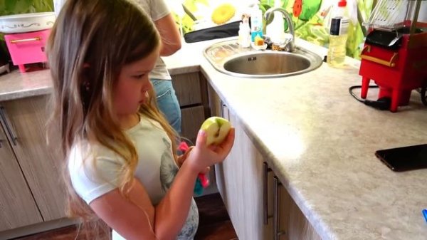 Лера превратилась в маленькую