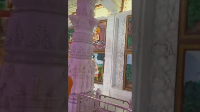 В храме Кришны Вриндаван #путешествия #индия #индия #travel #вриндаван смотреть онлайн