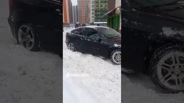 Зима мешает водителям!