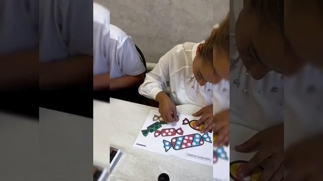 Всемирный день конфет смотреть онлайн