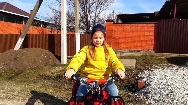 Lera teaches cycling | useful video for children смотреть онлайн