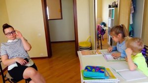 Лера рассказывает истории про школу и поведение детей в ней