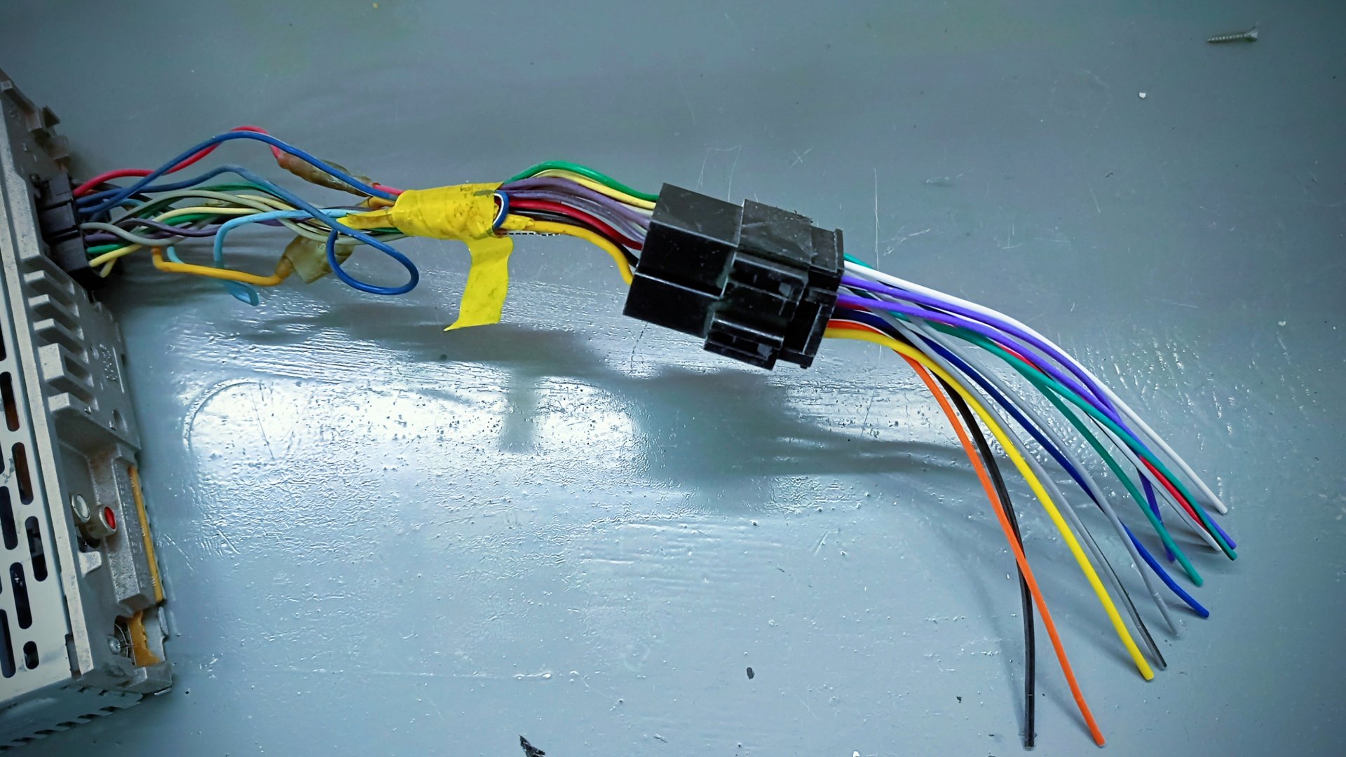 Как подключить магнитолу в авто .Какие провода за что отвечают смотреть онлайн