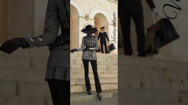 When a Woman Is Around смотреть онлайн