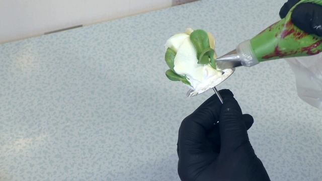 Торт с нежными розами(крем БЗК).