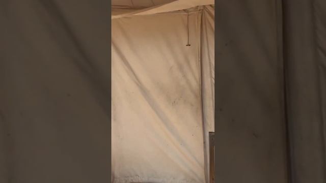 Внутрь старого шатра на индийском пляже #путешествия #travel #индия #пляж #шатер смотреть онлайн