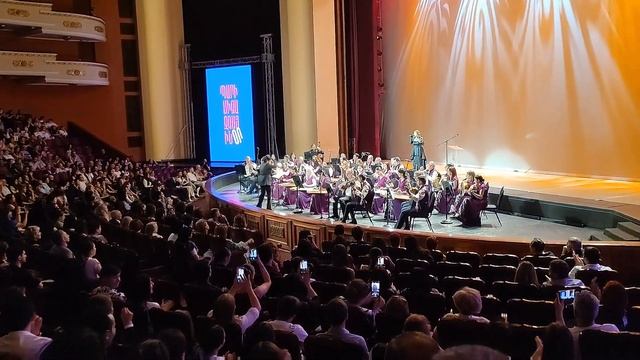 Из Италии в Армению путь короткий! Ереван - Концерт национальной музыки и новых танцев... смотреть онлайн