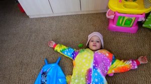 Лера играет в соревнования с малышами