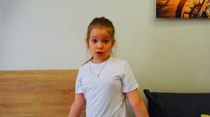 Лера и Сквишмэллоус играют в прятки - веселая история для детей