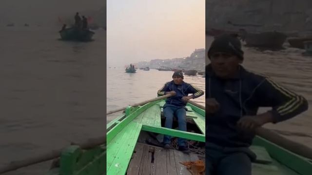 На весельнойлодке по Гангу #колесосансары #варанаси #шива #ганг #путешествия #индия смотреть онлайн