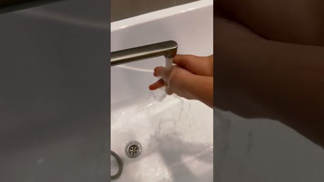 Lera and smart home #shorts #funny #family #lerochka смотреть онлайн