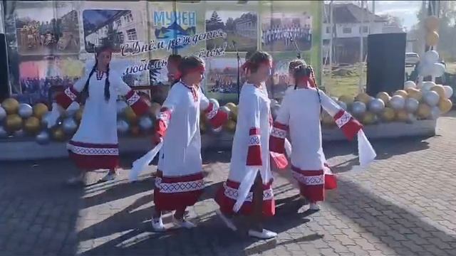 Танцевальная студия "Фантазия". Хоровод "За речкой" смотреть онлайн