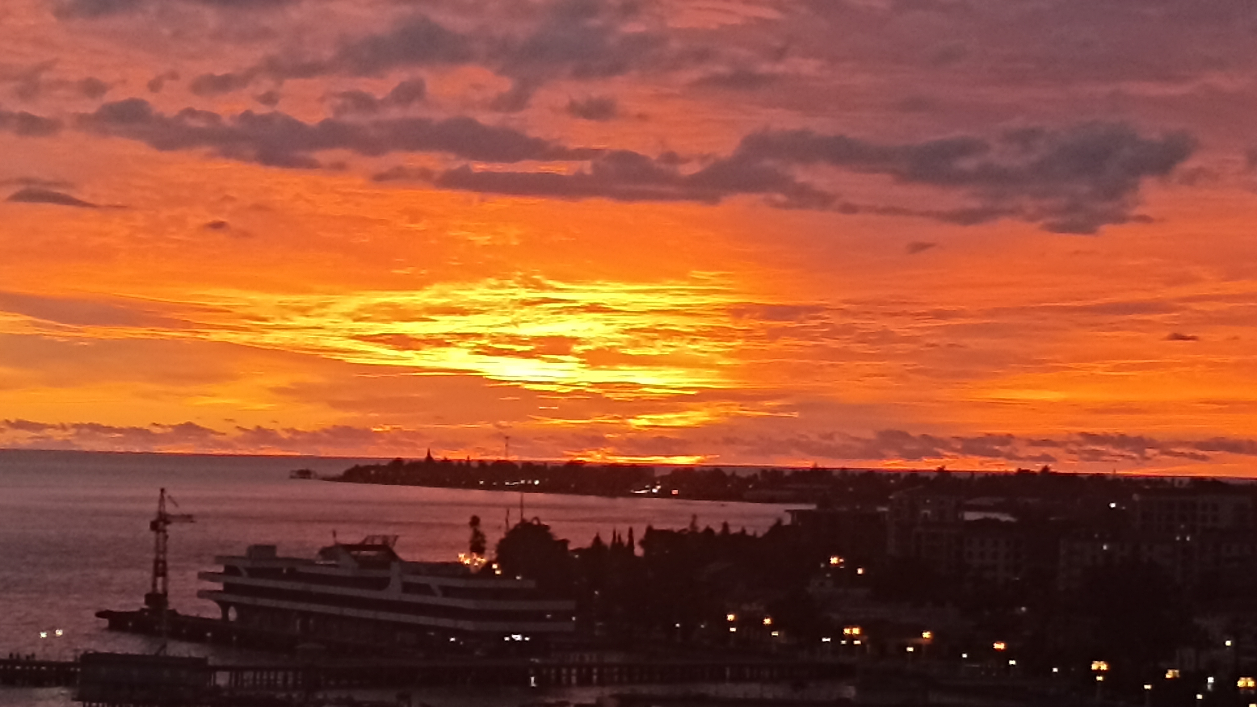 29. Снова на зиму в Абхазию. День 29, 4.11.2024. Другое место и огненный закат смотреть онлайн