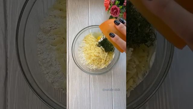 Сырная лепёшка с зеленью.mp4