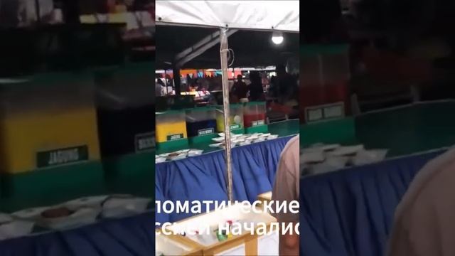 Брунейцы отбивают рыбу #путешествия #food #путешествие #бруней смотреть онлайн