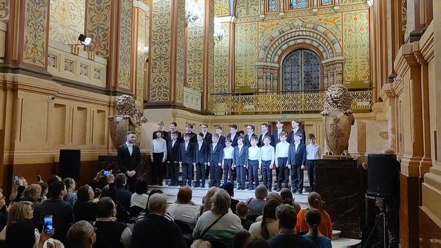 Самые красивые здания Москвы и Хор мальчиков или КОТоБудни от 17.02.2024г. | Life in Russia online смотреть онлайн