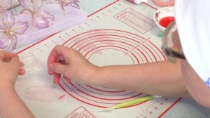 Декор для торта. Нежные цветы из рисовой бумаги.