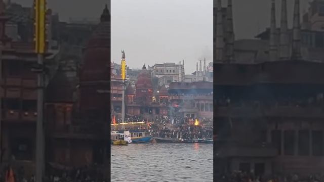 Погребальные костры Варанаси с вод Ганга #шива #колесосансары #варанаси #индия #ганг #путешествия смотреть онлайн