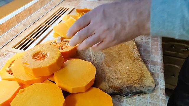 КОТоСтрасти, оранжевая кулинария или КОТоБудни от 21.02.2024 г. | Life in Moscow Online смотреть онлайн