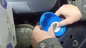 Установка автомобильной крышки-воронки на бачок омывателя Changan cs 35 plus new