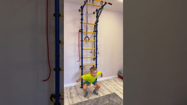 He teaches you to eat right #shorts #family смотреть онлайн